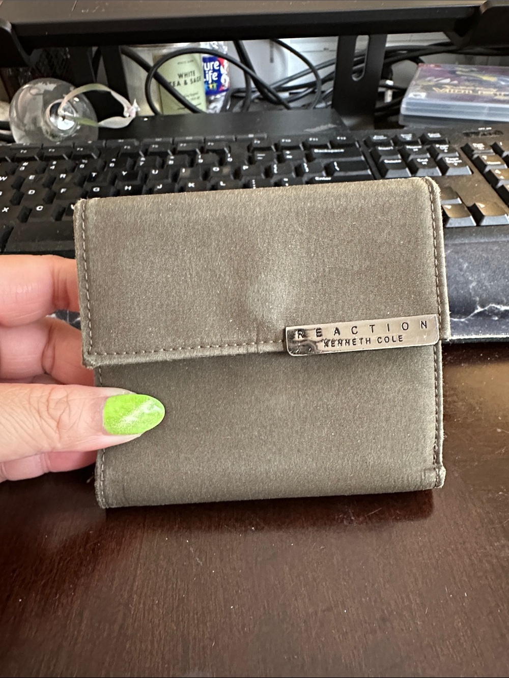 Kenneth Cole Reaction Olive Green Fold Wallet with Metal Logo
